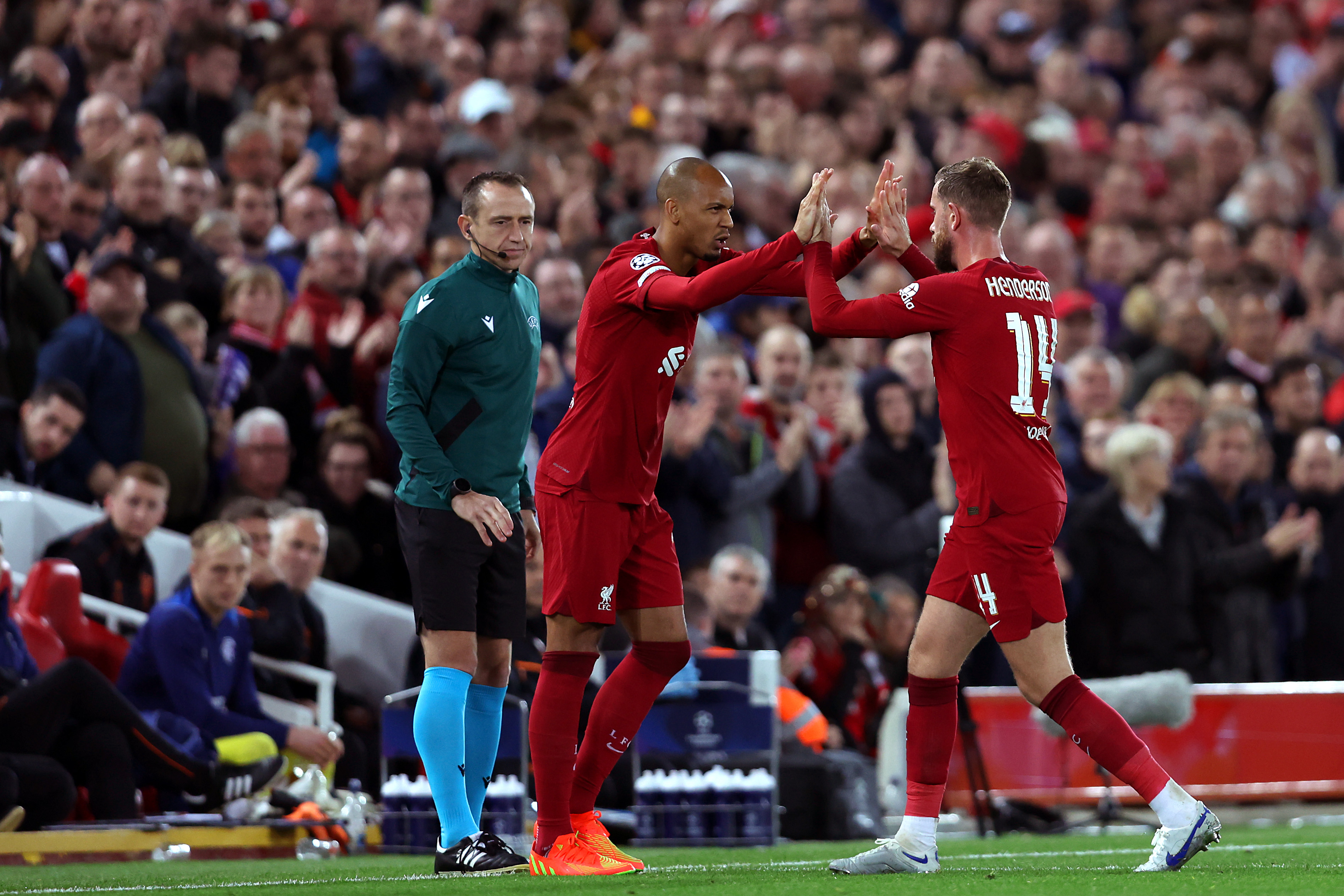 Liverpool, Mount, Fabinho, Henderson Liverpool, Nicol, Fabinho