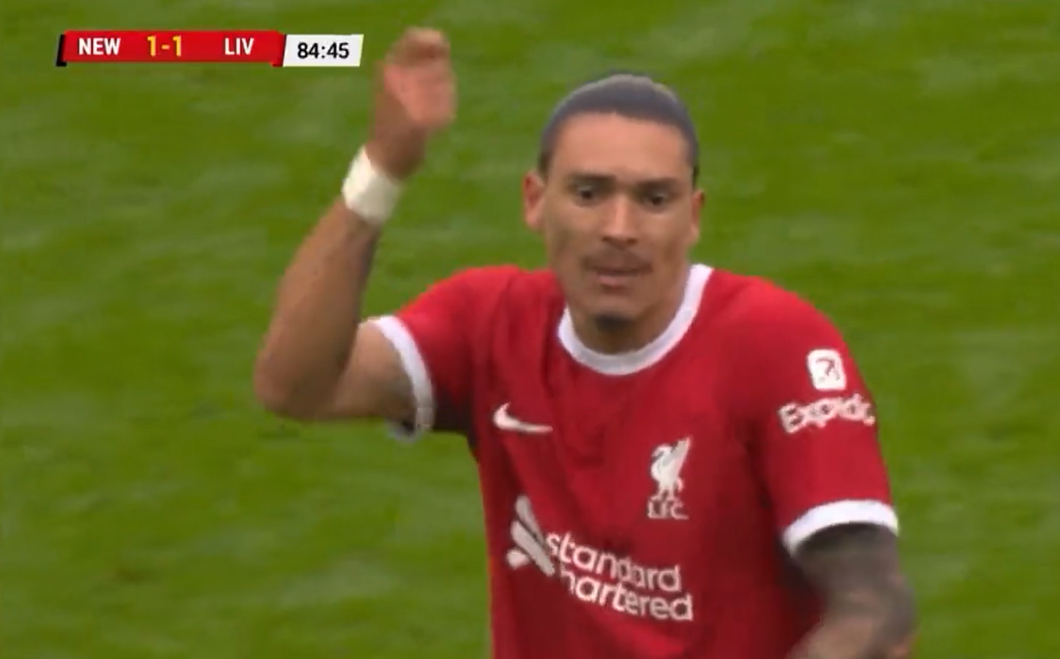 nunez-yellow-card