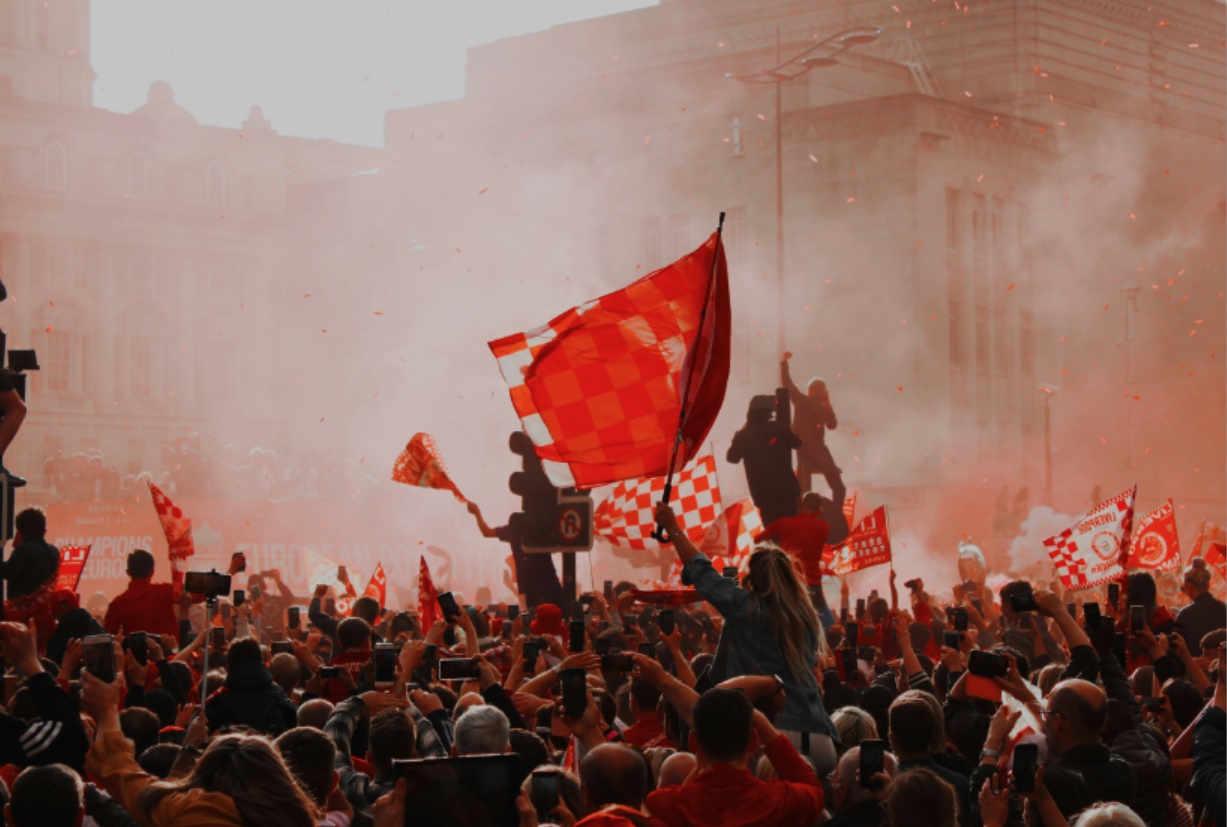 liverpool-fans-celebrate