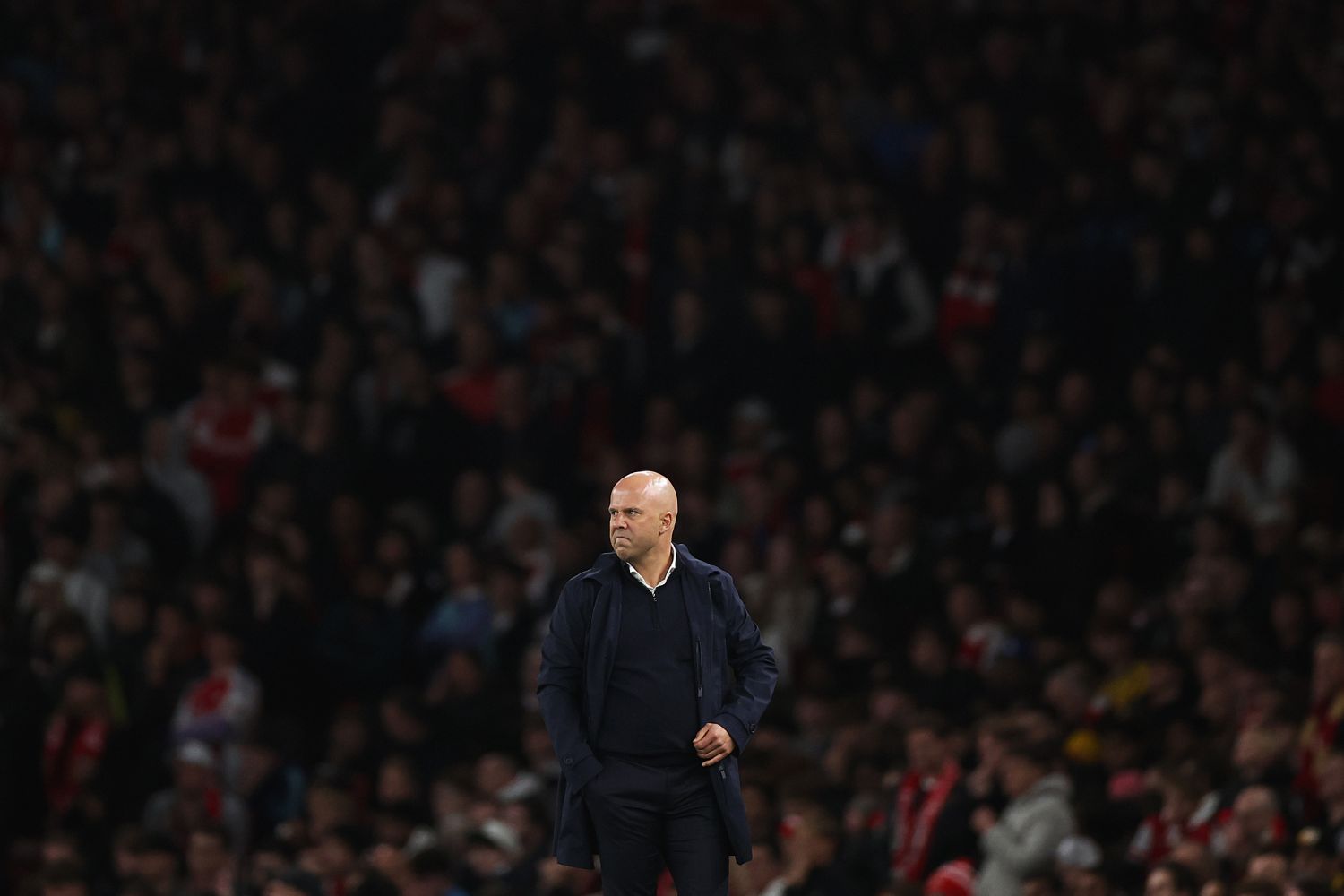 Arne Slot on the sidelines against Arsenal