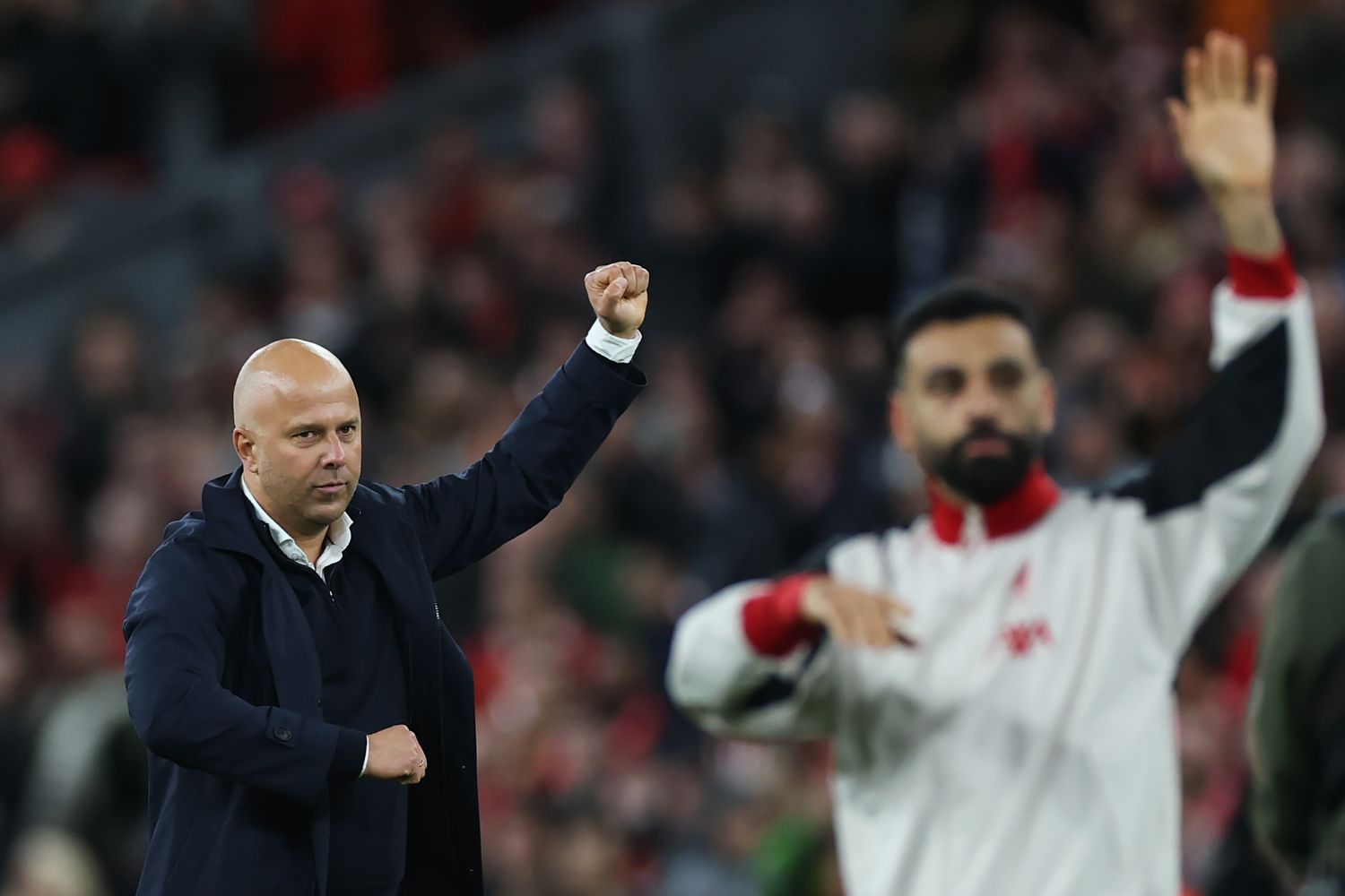 Arne Slot celebrates with Mo Salah after beating Man City