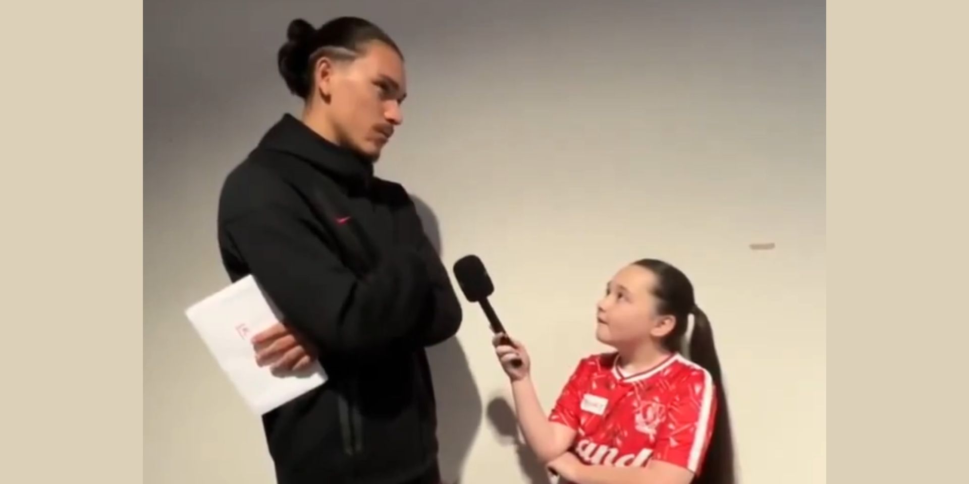 Darwin Nunez tests his English