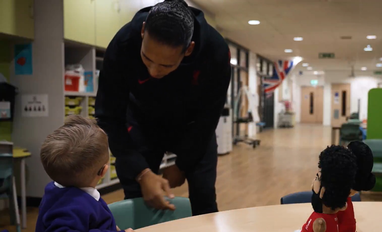 Isaac meets Virgil van Dijk