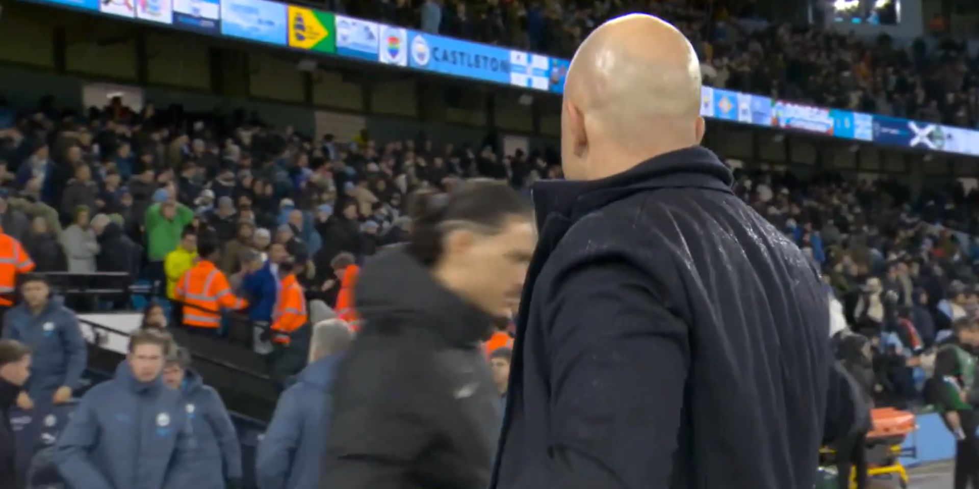 Darwin Nunez approached by Arne Slot after Man City win