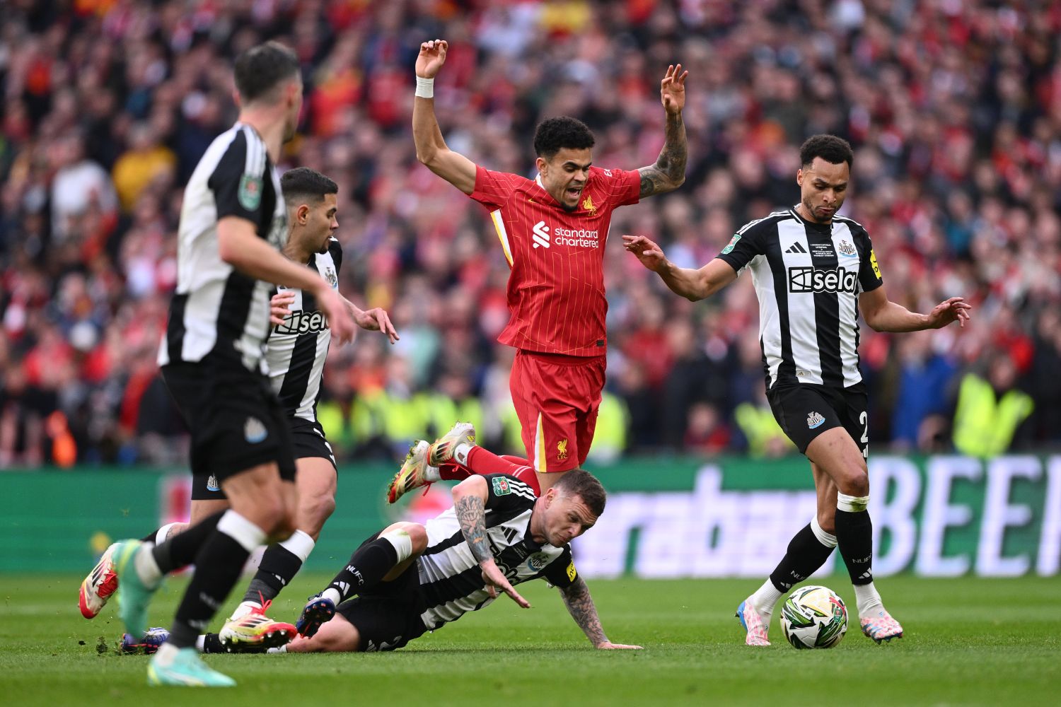 Luis Diaz in action for Liverpool