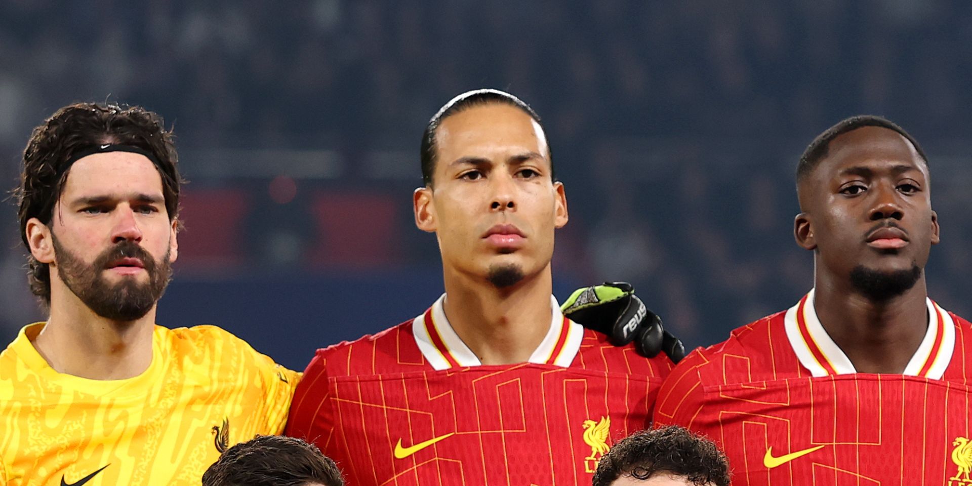 Virgil van Dijk with the Liverpool squad in PSG