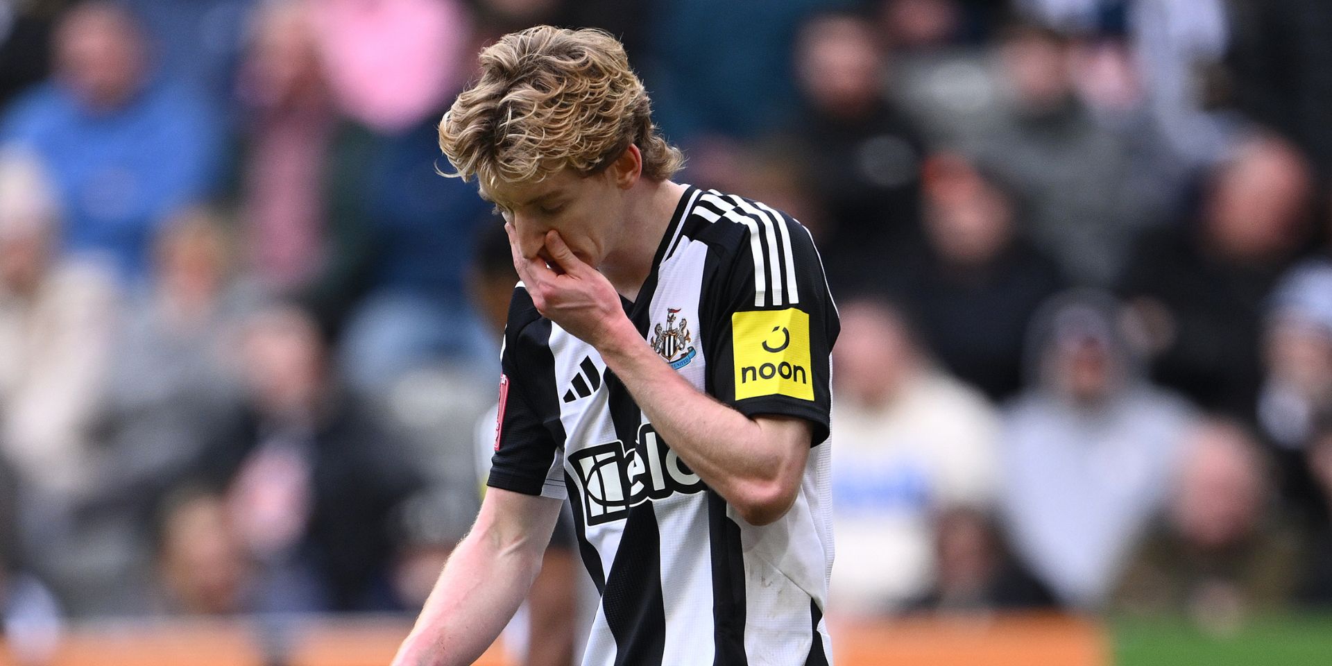 Anthony Gordon sent off for Newcastle
