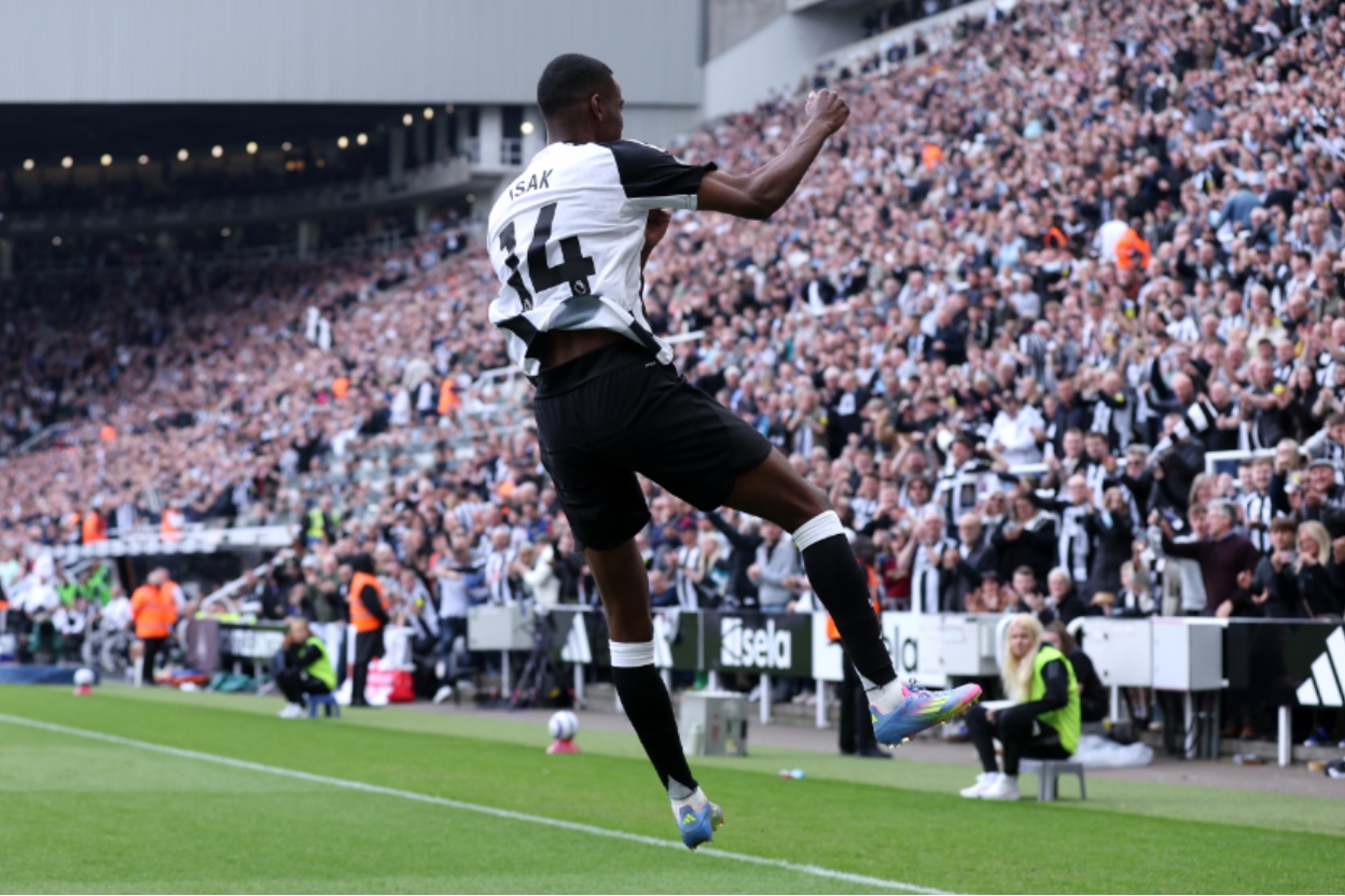 Isak celebrating for Newcastle