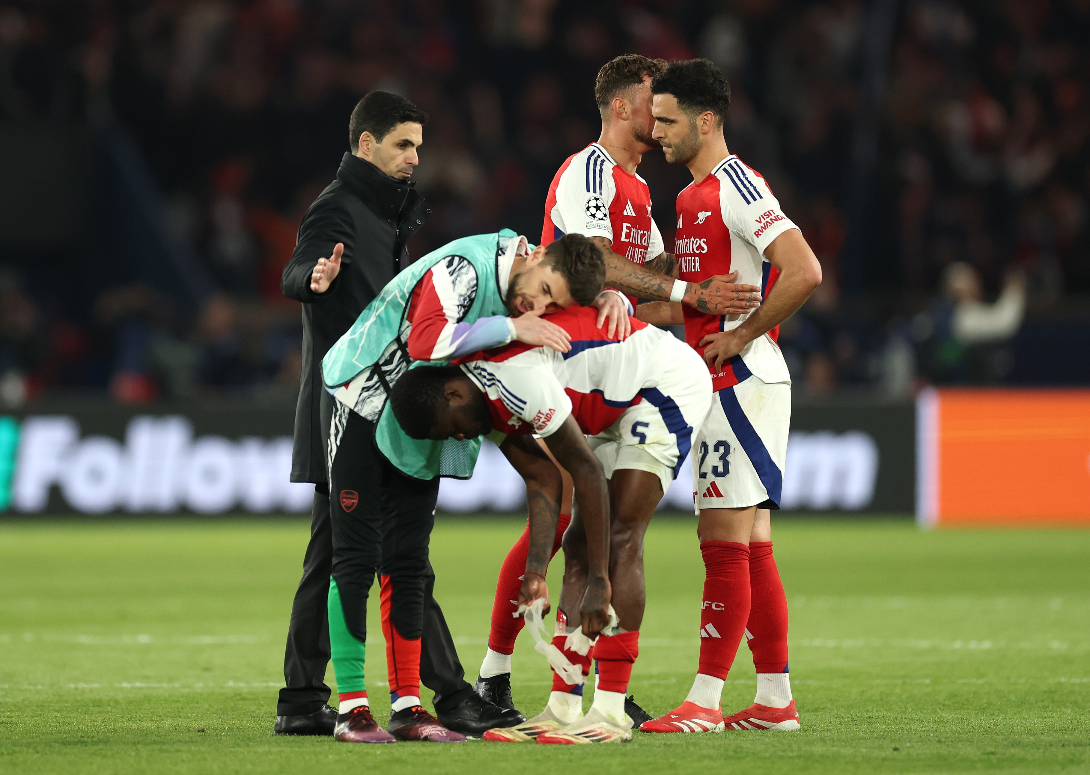 Mikel Arteta consoles distraught Arsenal players in Paris.