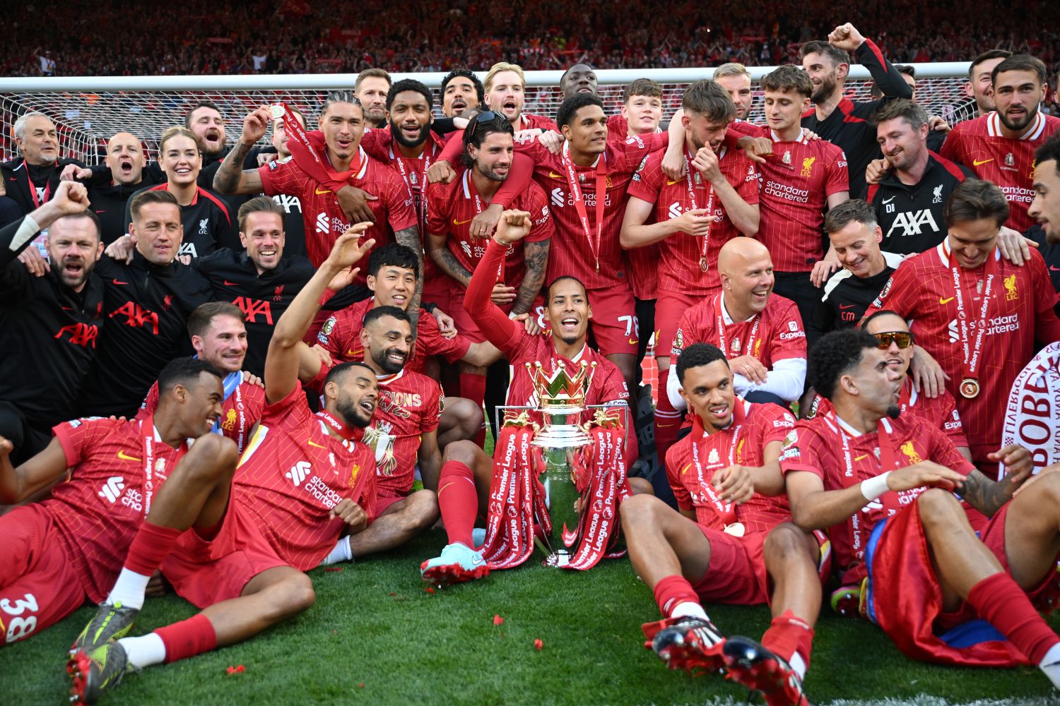 Jarell Quansah with the Premier League title