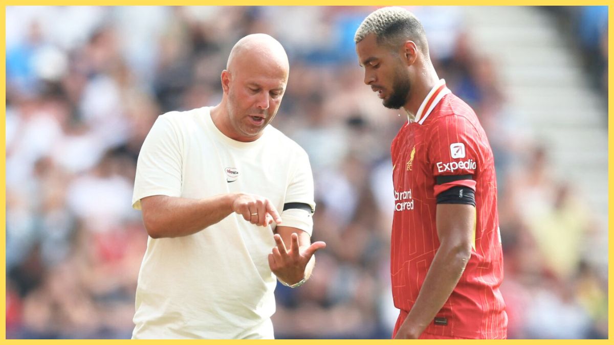 Arne Slot and Cody Gakpo during Liverpool vs Preston