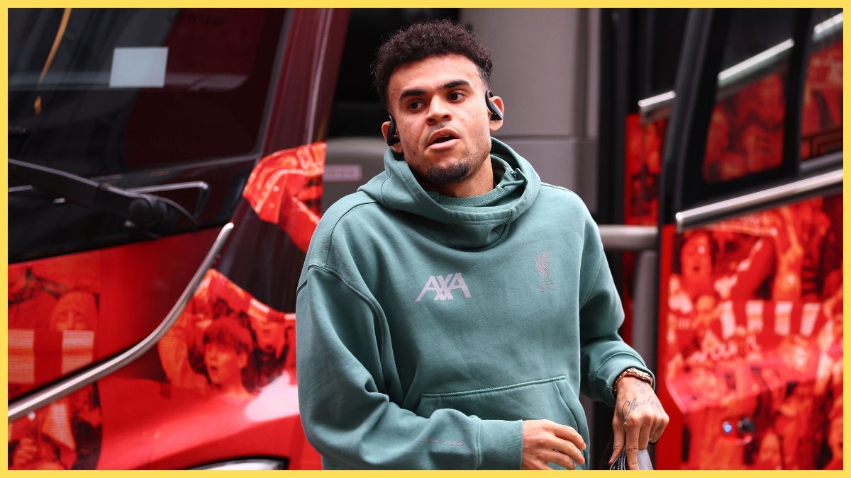 Luis Diaz exits the Liverpool team bus
