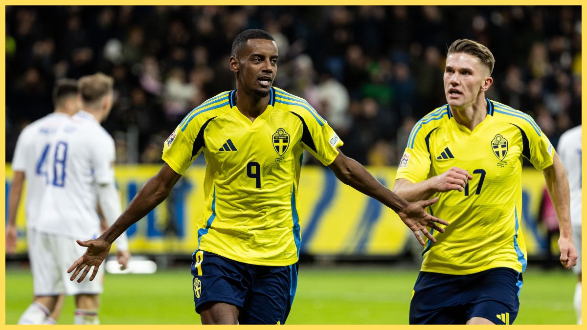 Alexander Isak holds his arms outstretched as Viktor Gyokeres runs up beside him.