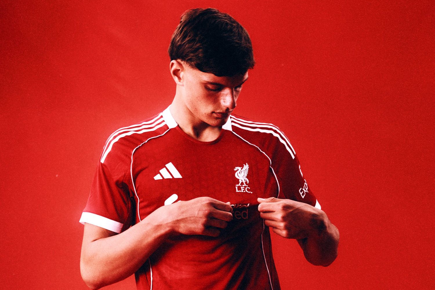 Giovanni Leoni signs for Liverpool