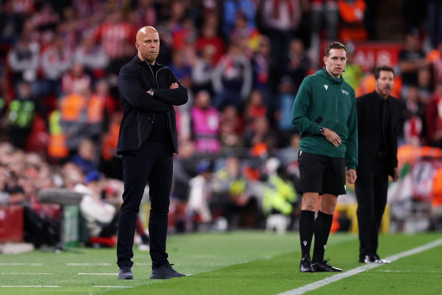 Arne Slot coaching Liverpool