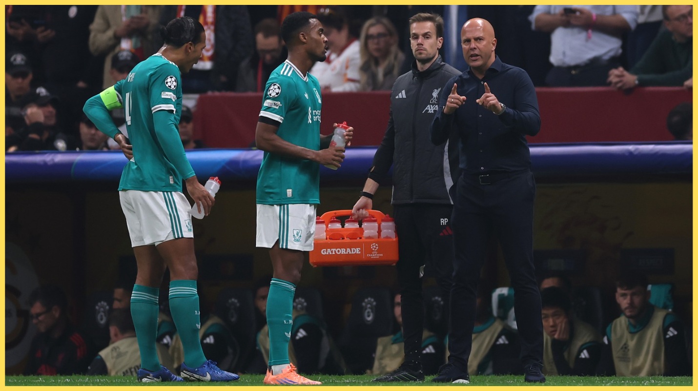 Arne Slot dispenses instructions to his players against Galatasaray