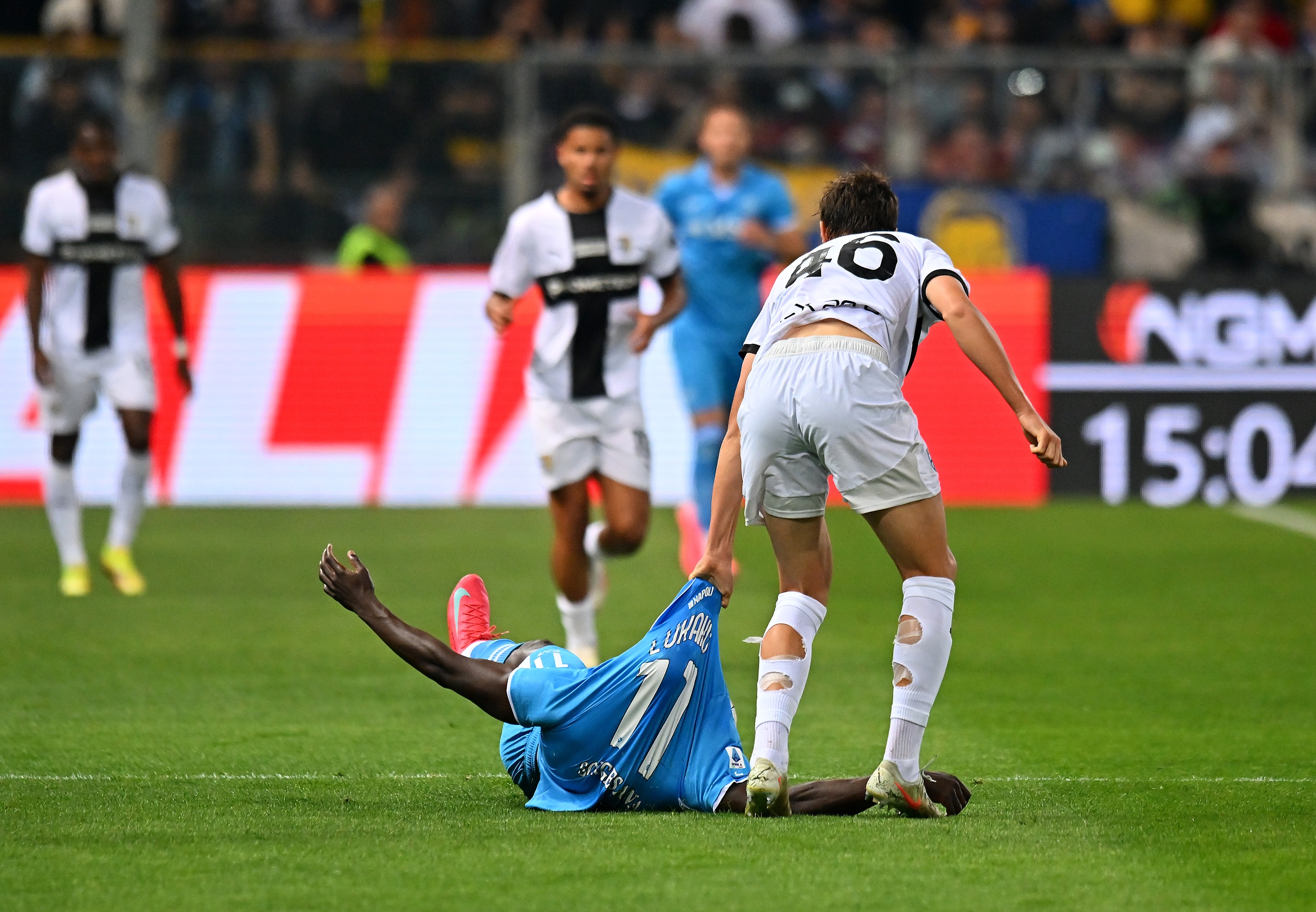 Giovanni Leoni holds Romelu Lukaku's shirt with the striker lying on the turf.