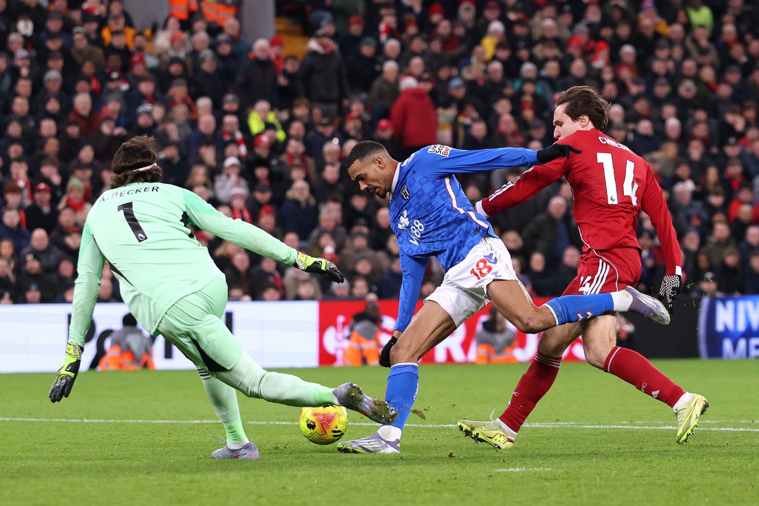 Wilson Isidor of Sunderland misses a chance whilst under pressure from Alisson Becker and Federico Chiesa