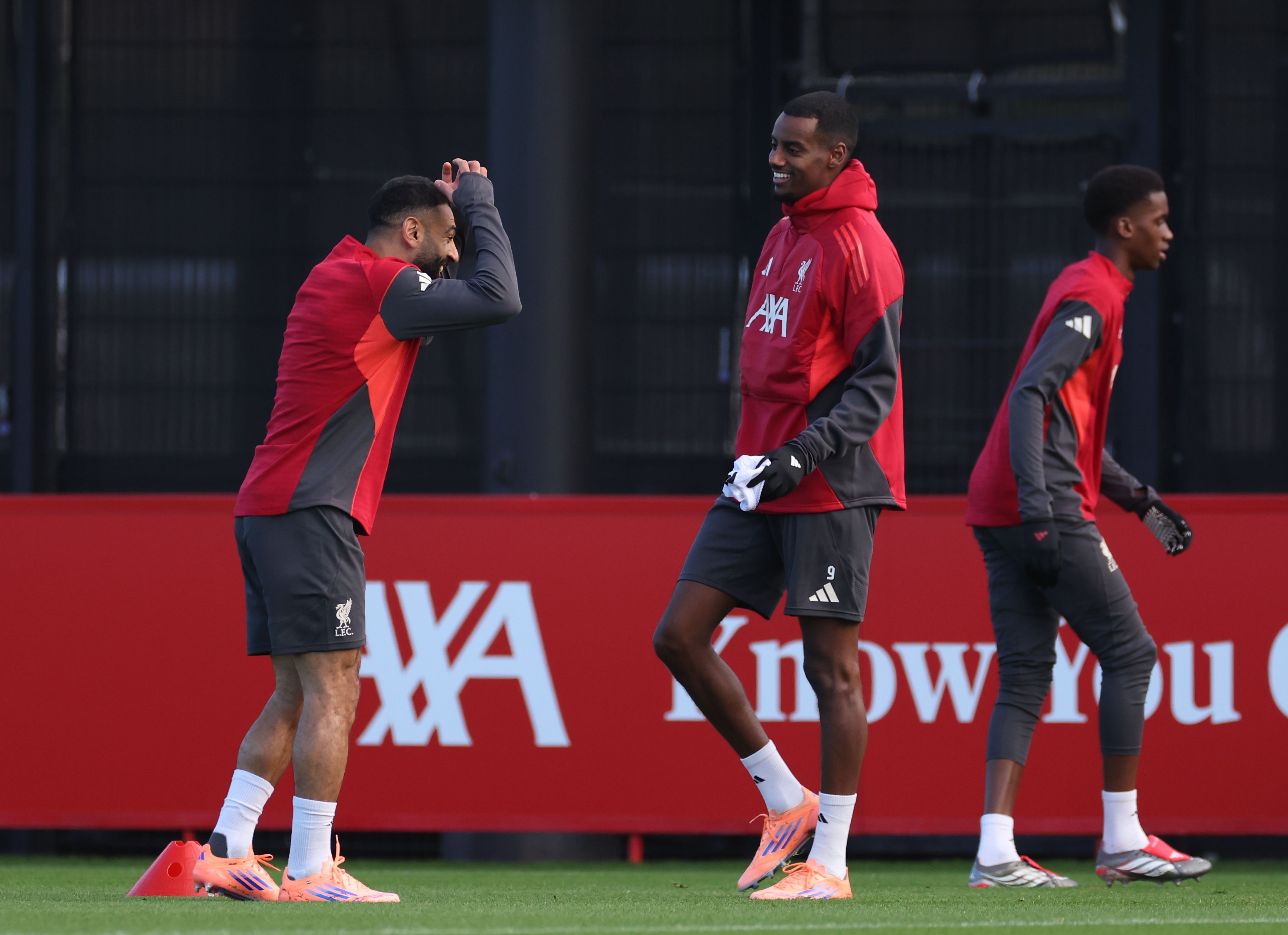 Alexander Isak and Mo Salah in training before Inter Milan