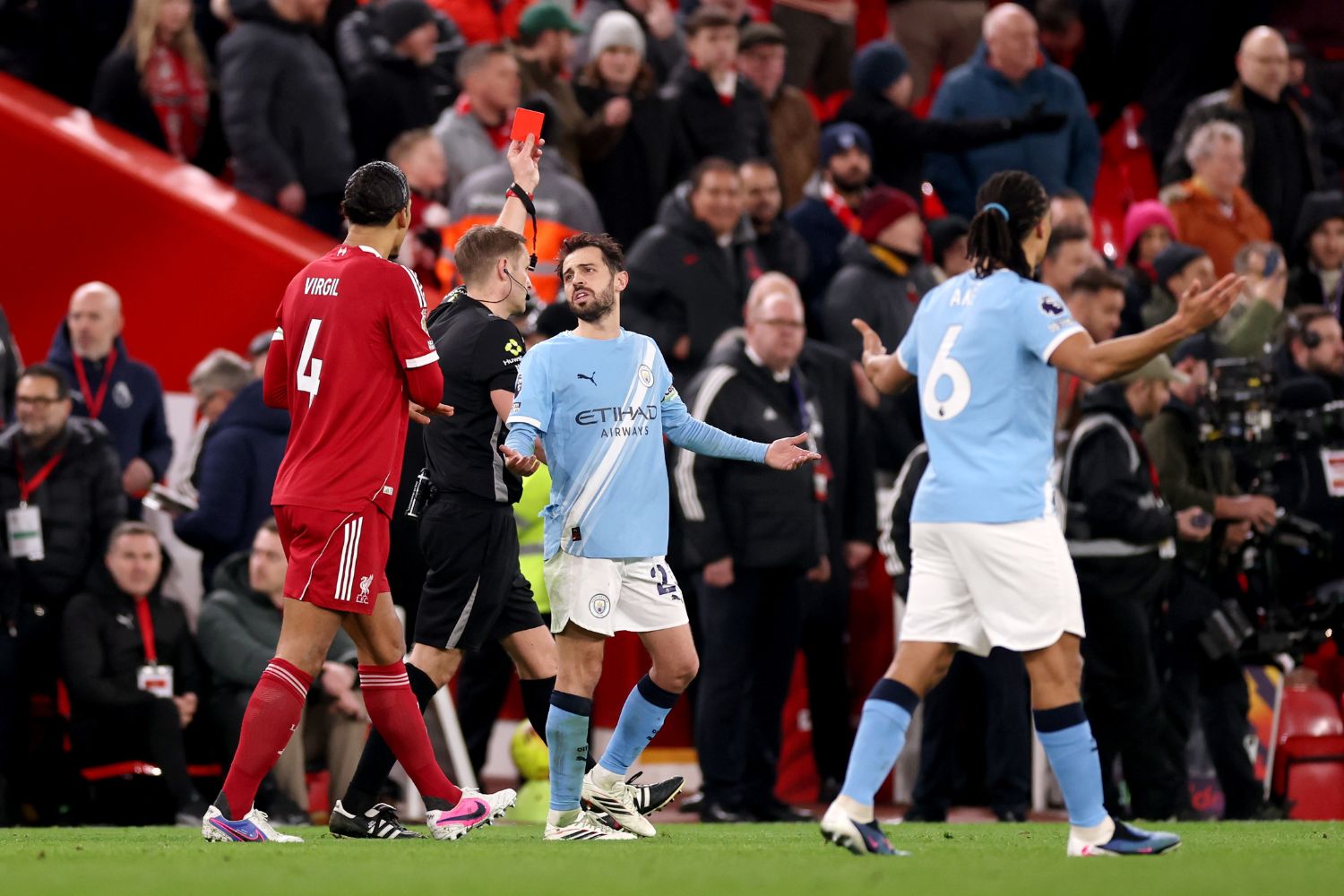 Craig Pawson shows a red card to Dominik Szoboszlai of Liverpool