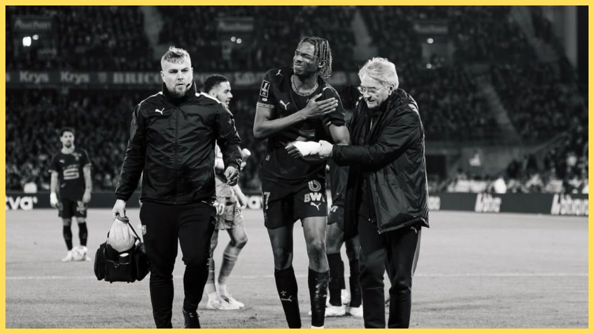 Jeremy Jacquet leaves the pitch injured for Rennes
