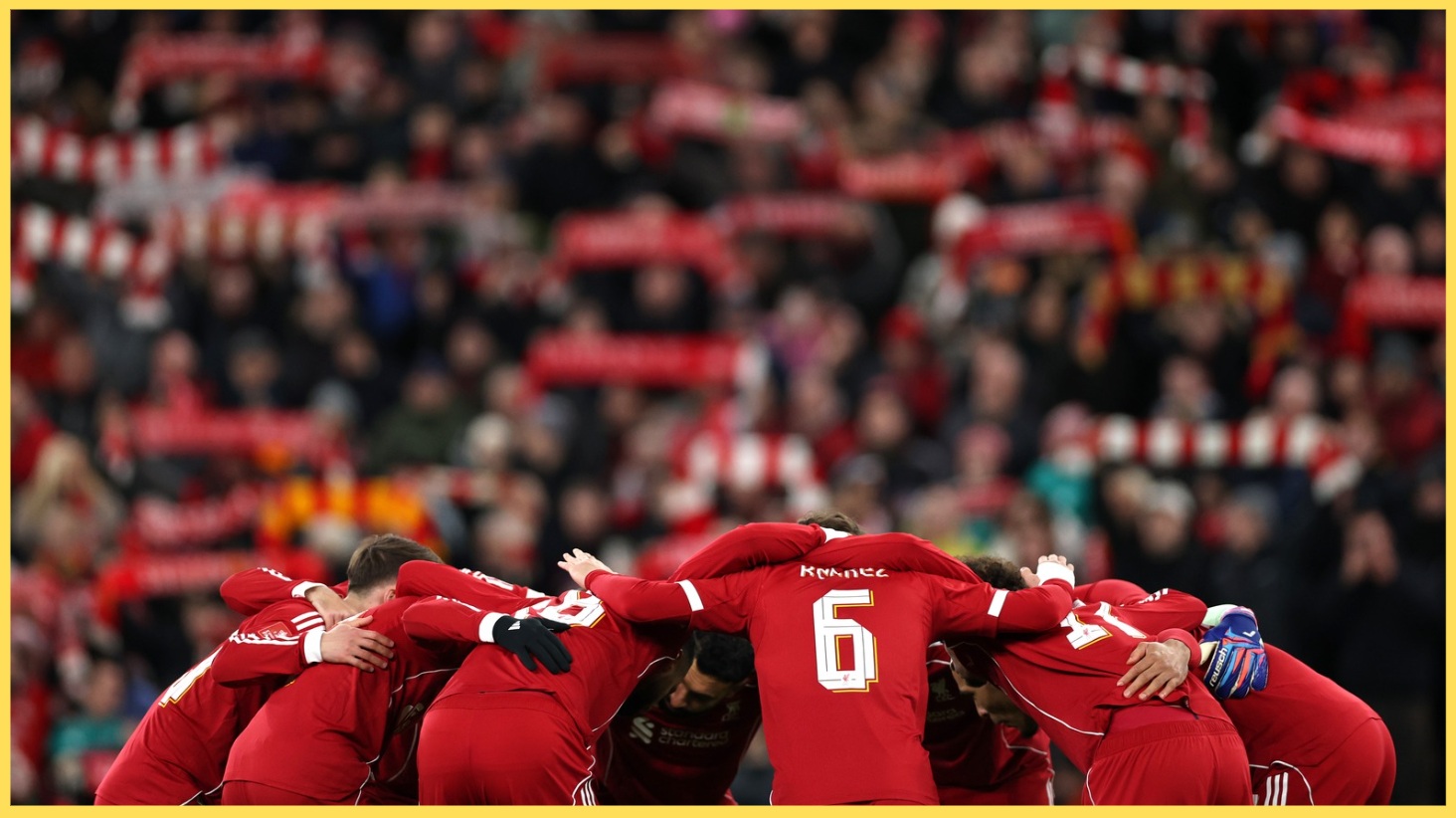 Liverpool players form a huddle prior to kick-off