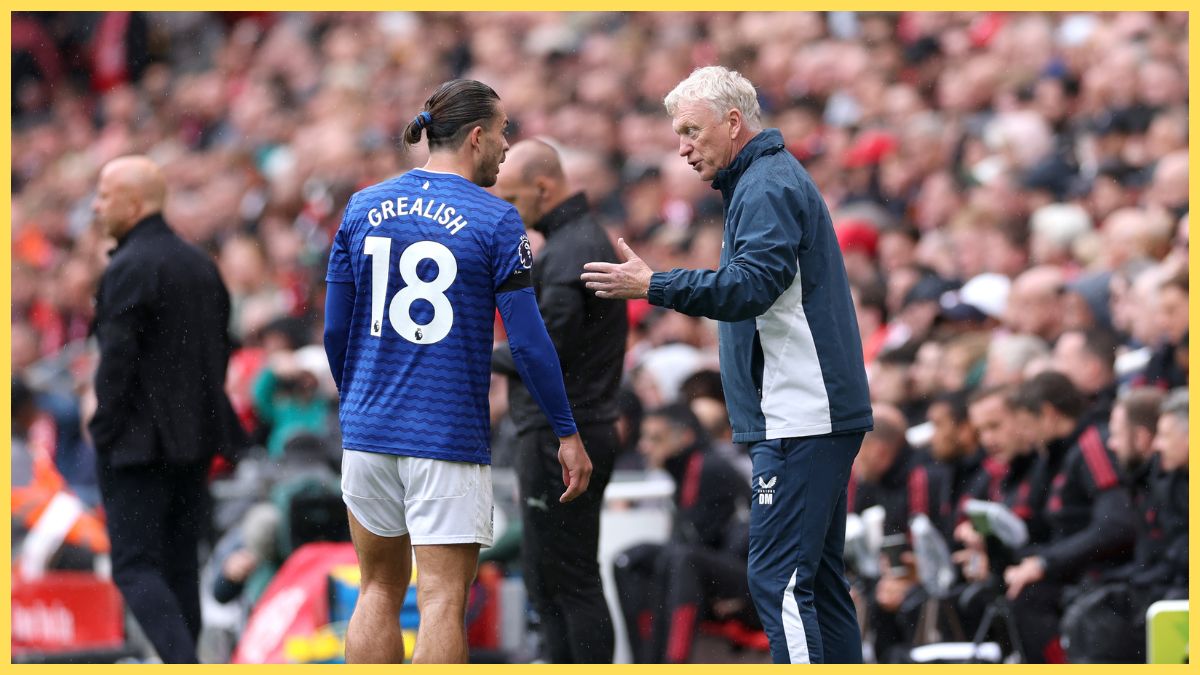 David Moyes, Manager of Everton, speaks to Jack Grealish of Everton during the Premier League match between Liverpool and Everton at Anfield