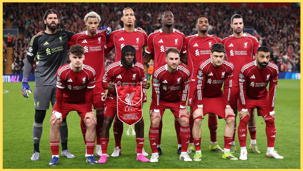 Liverpool players pose for a team photo before kick-off