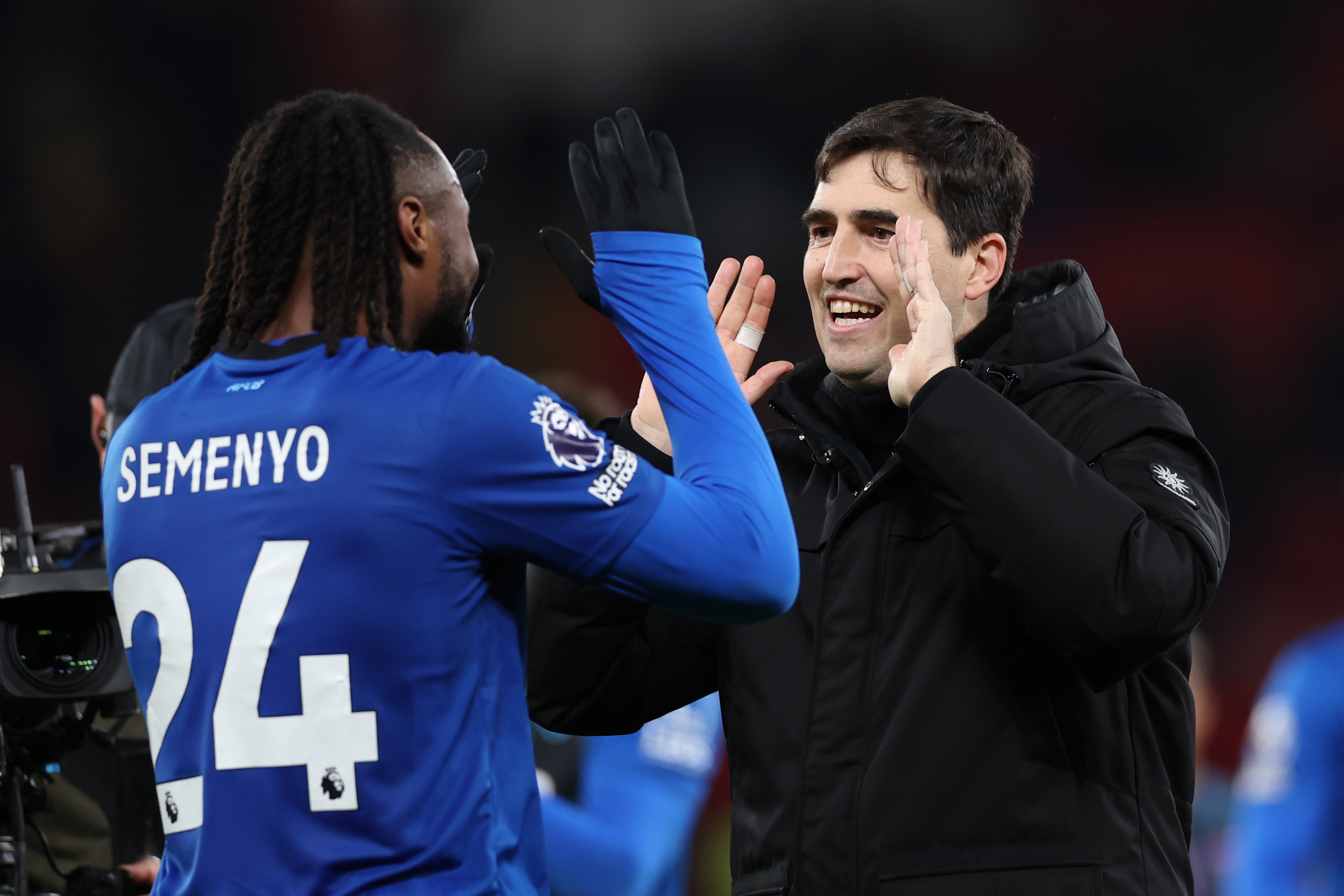 Antoine Semenyo high fives Liverpool head coach Andoni Iraola.