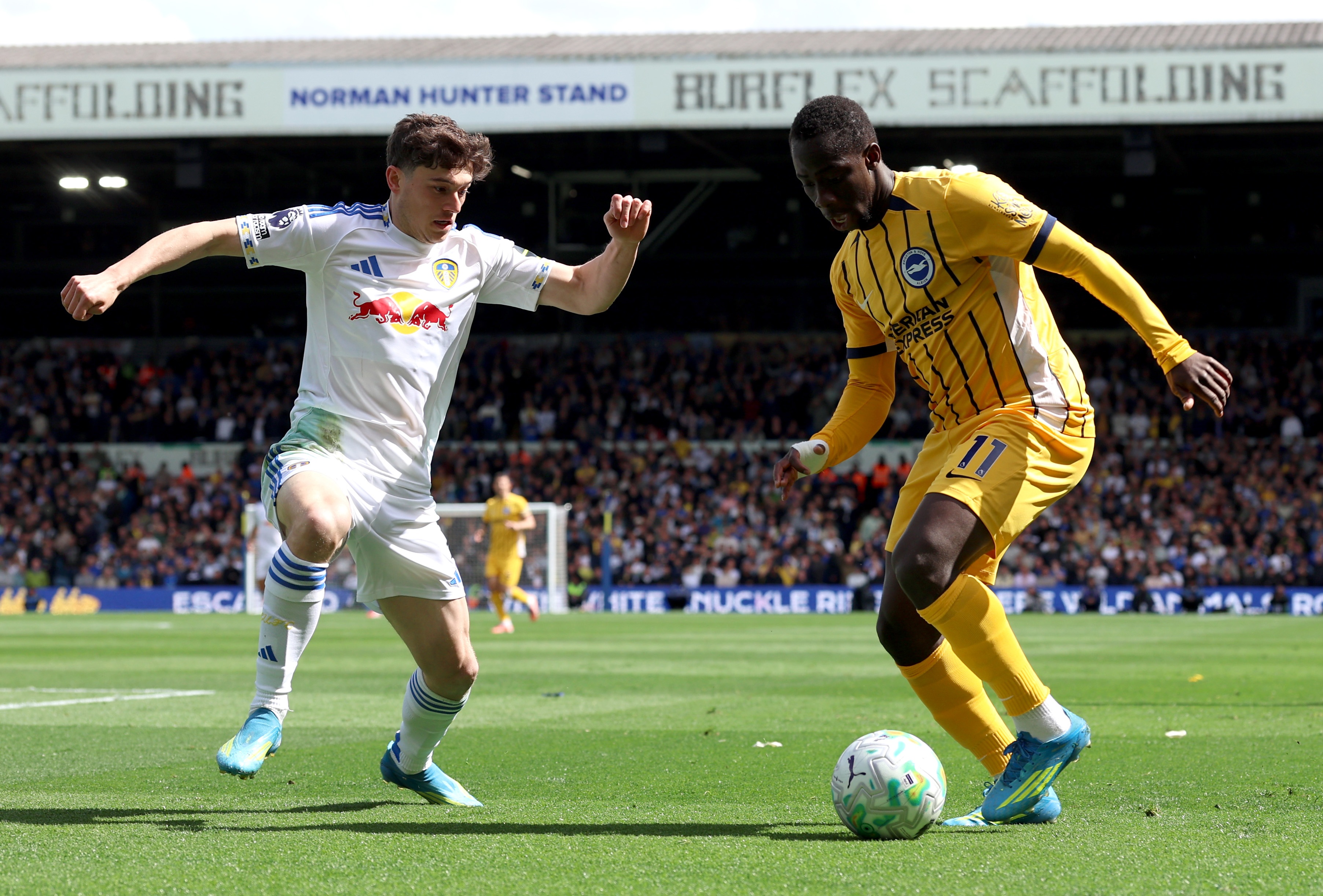 Liverpool transfer target Yankuba Minteh dribbles against a Leeds United player.
