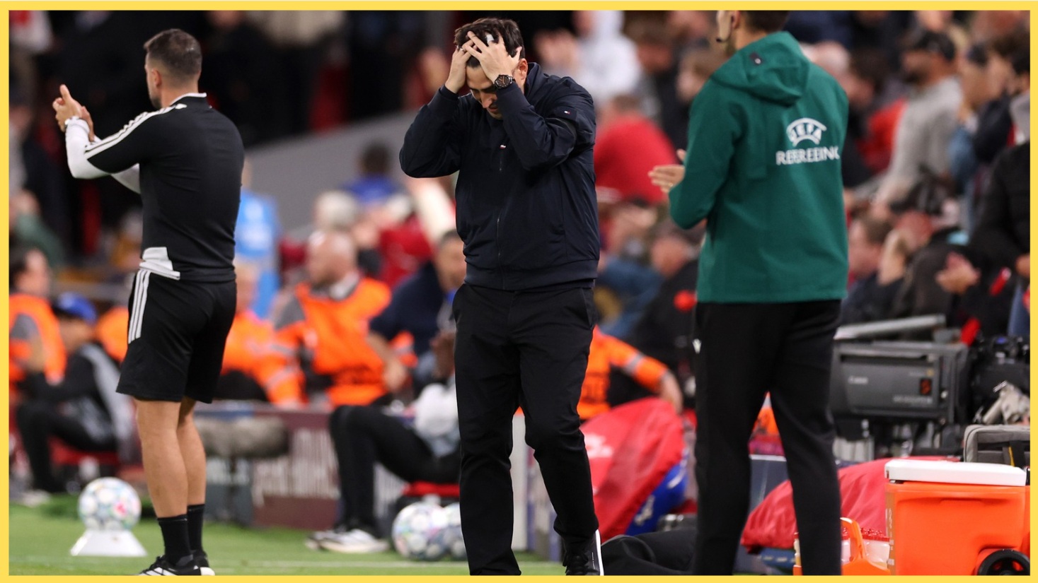 Andoni Iraola puts his head in his hands during the game against Atletico