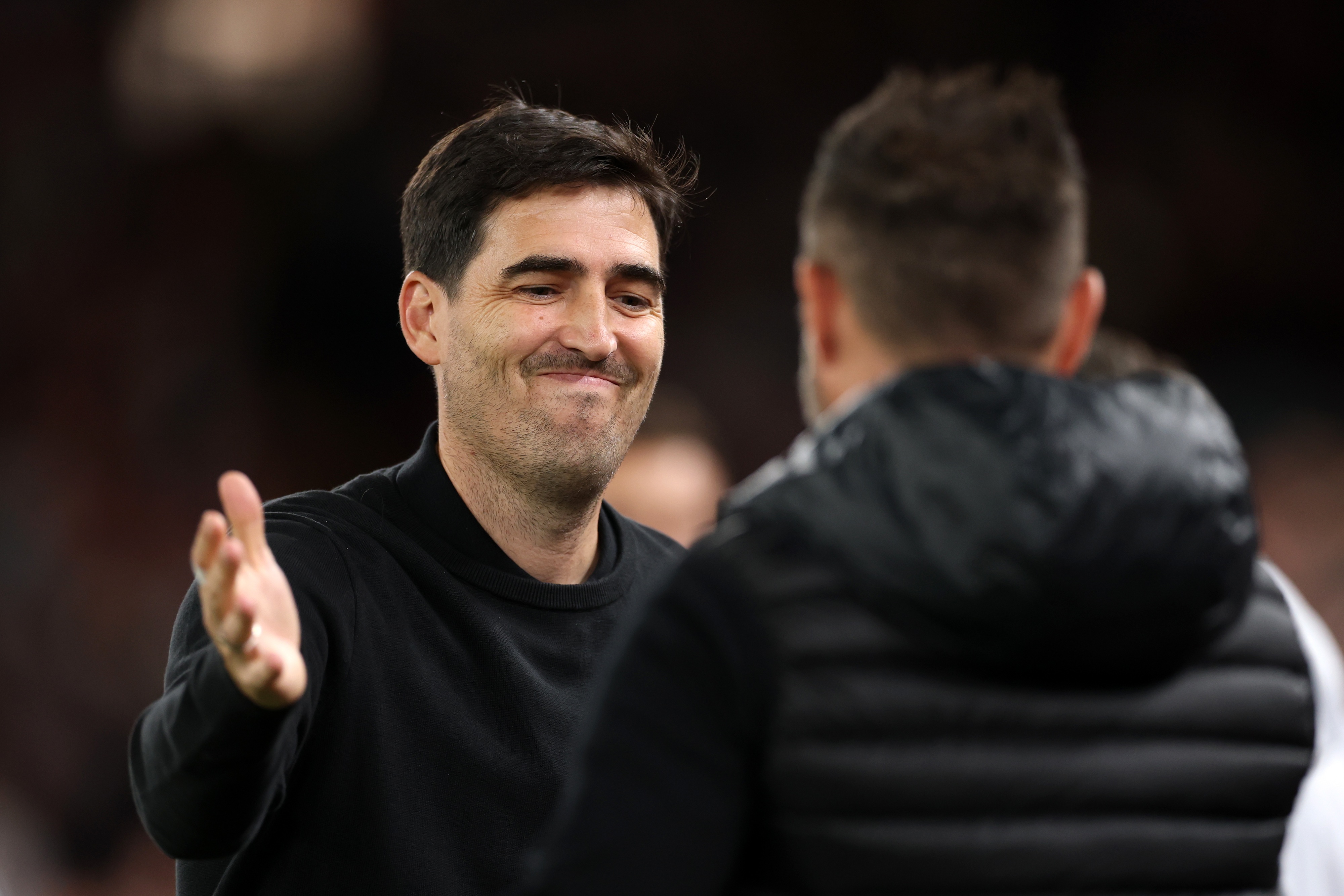Andoni Iraola claps hands with Roberto De Zerbi.