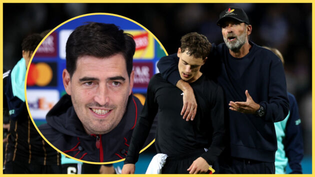 Jurgen Klopp has his arm around Florian Wirtz's shoulders as Liverpool head coach Andoni Iraola watches on.