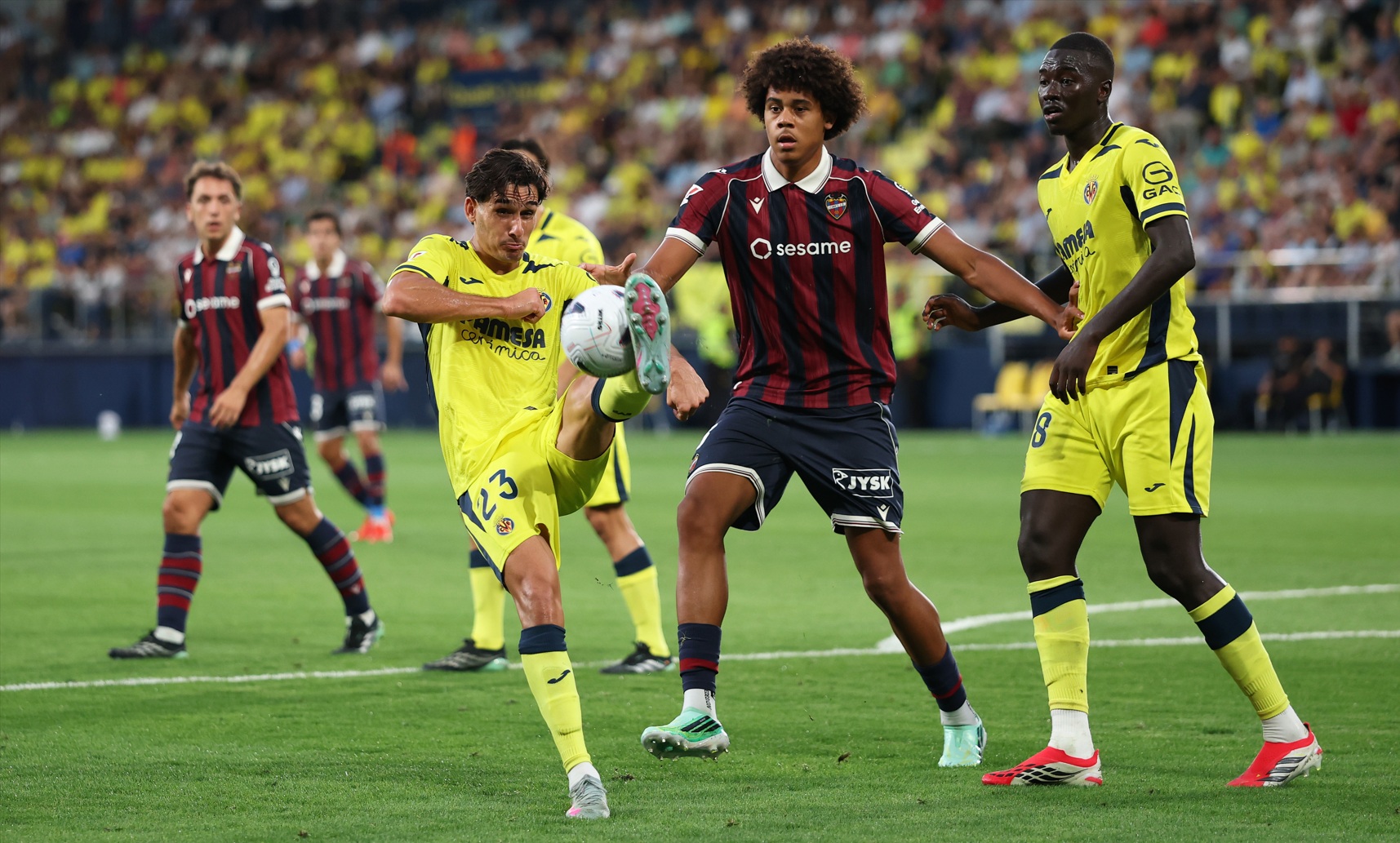 Ifranyi Ndukwe and Sergi Cardona battle for possession