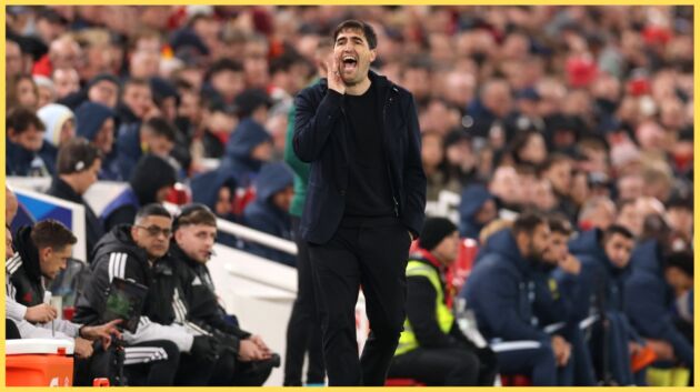 Andoni Iraola shouts instructions to his Liverpool players