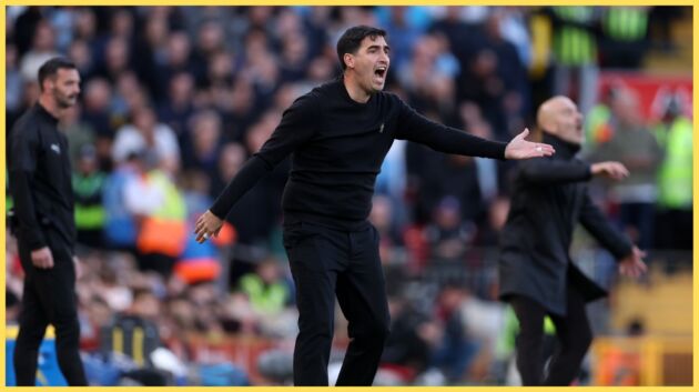 Andoni Iraola shouts from the touchline during a Liverpool match