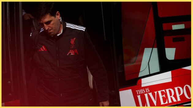 Andoni Iraola steps off the Liverpool team bus