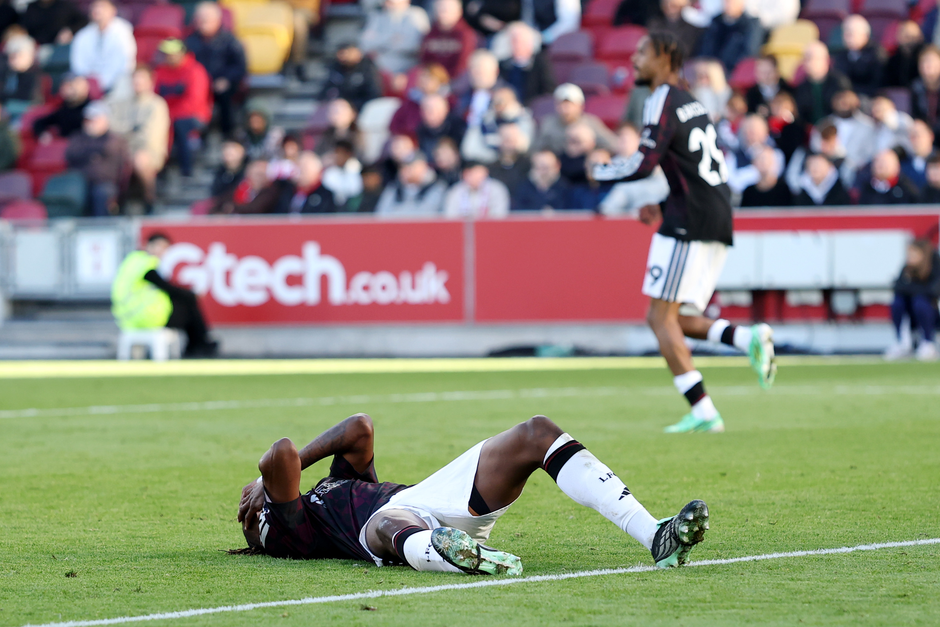 Jeremy Jacquet lies on the ground after being headbutted by Yehor Yarmolyuk