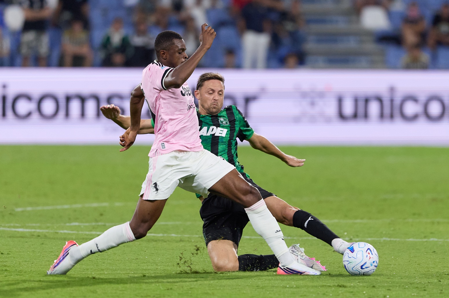 Pierre Kalulu and Nemanja Matic challenge for possession