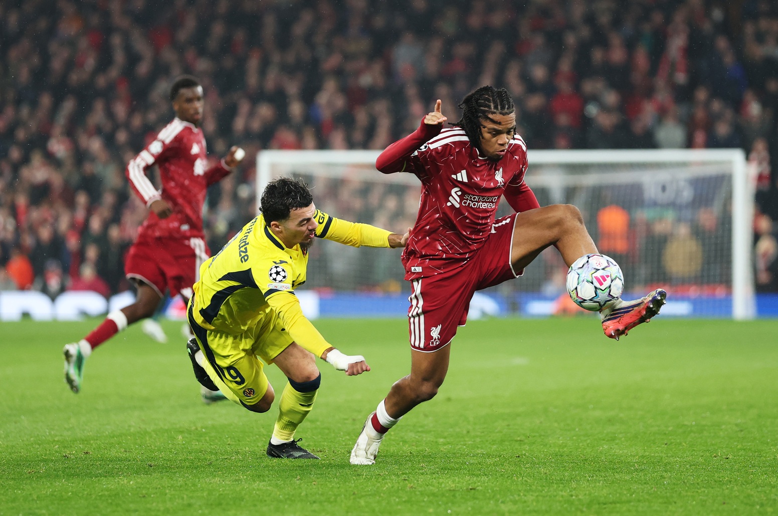Rio Ngumoha gets away from Georges Mikautadze